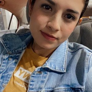 Meet your Posher, Daniela m